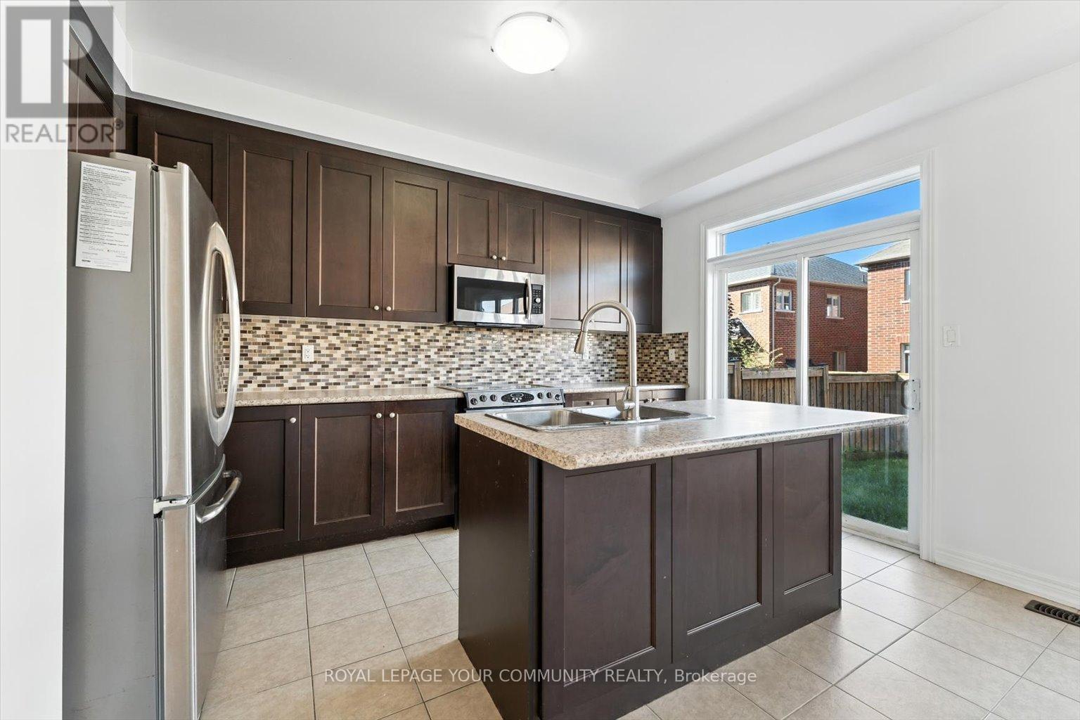 Photo 17 of 23 Lucida Court, Whitchurchstouffville ON
