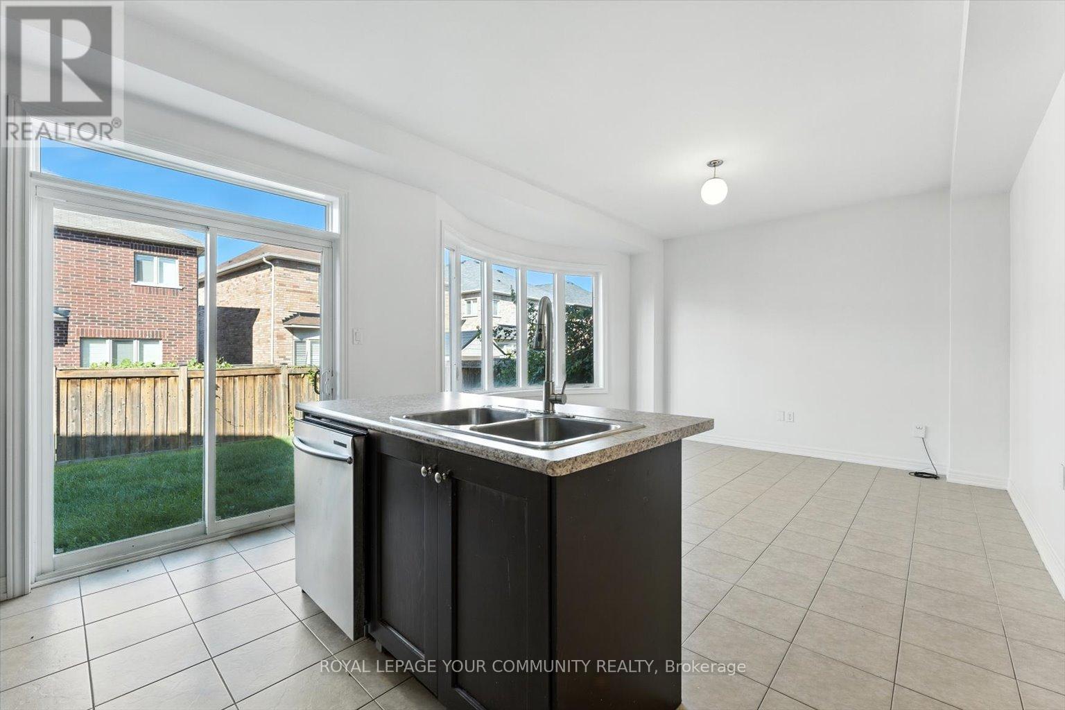 Photo 21 of 23 Lucida Court, Whitchurchstouffville ON