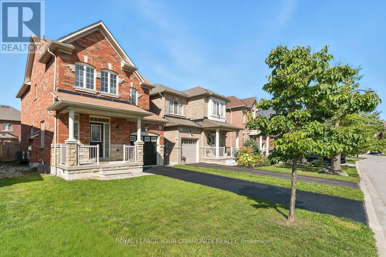 Photo 3 of 23 Lucida Court, Whitchurchstouffville ON