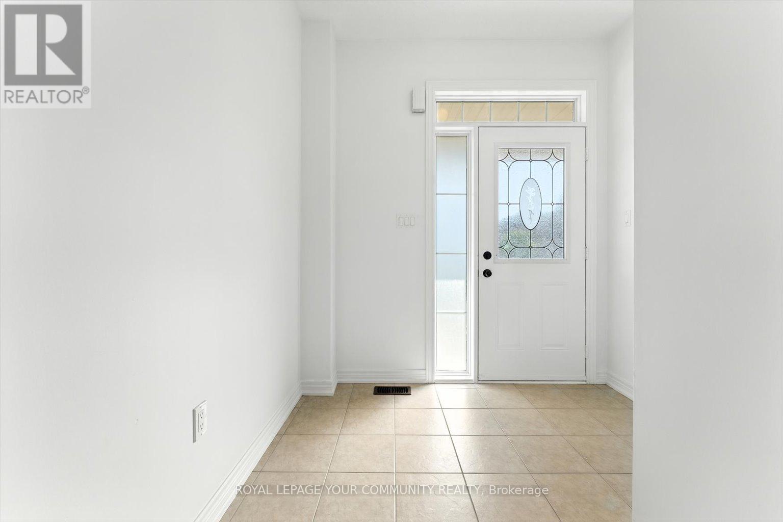 Photo 5 of 23 Lucida Court, Whitchurchstouffville ON
