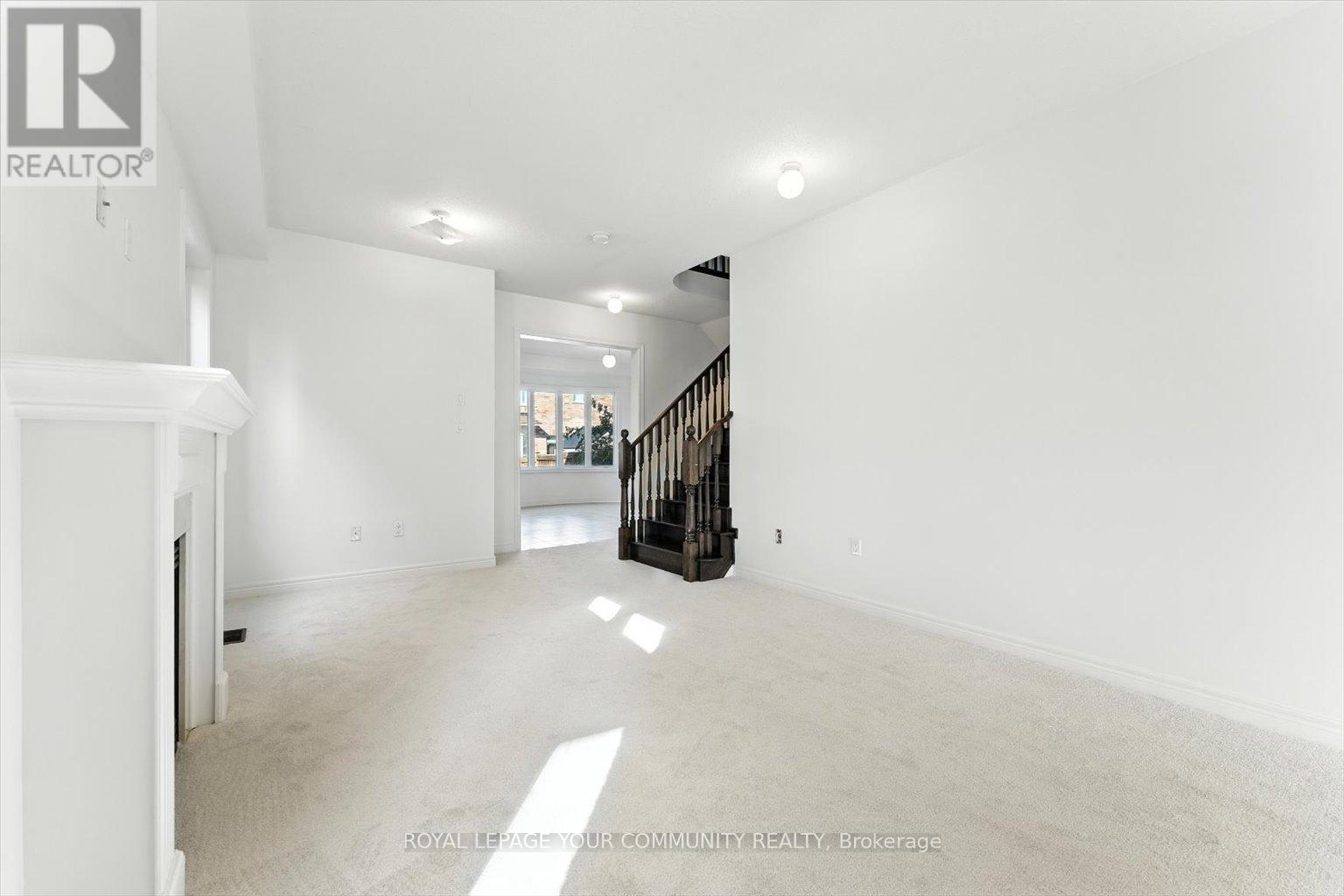 Photo 7 of 23 Lucida Court, Whitchurchstouffville ON