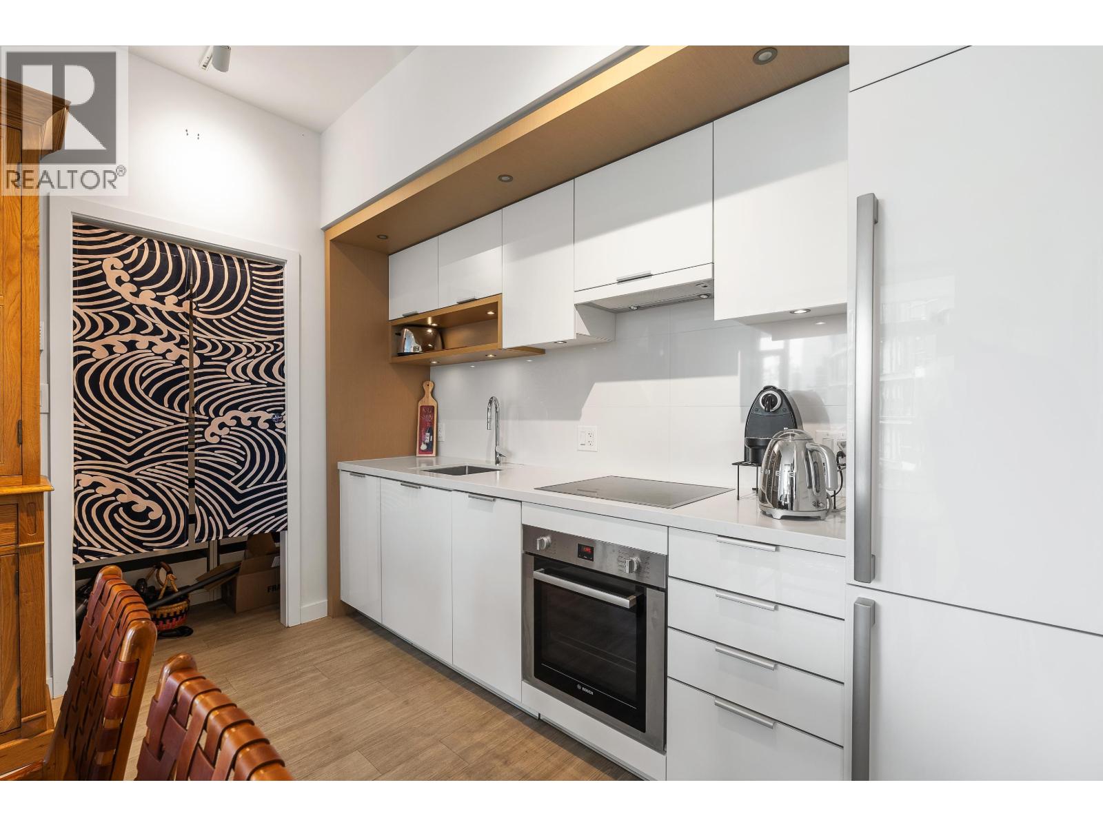 Photo 11 of 501 1661 Quebec Street, Vancouver BC