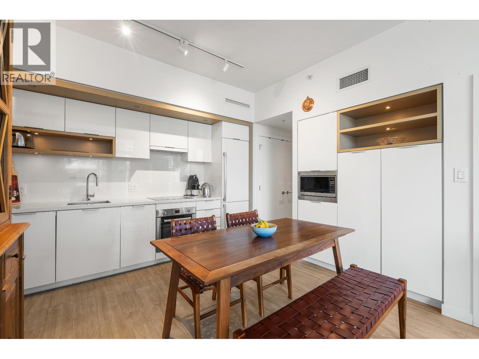Photo 10 of 501 1661 Quebec Street, Vancouver BC