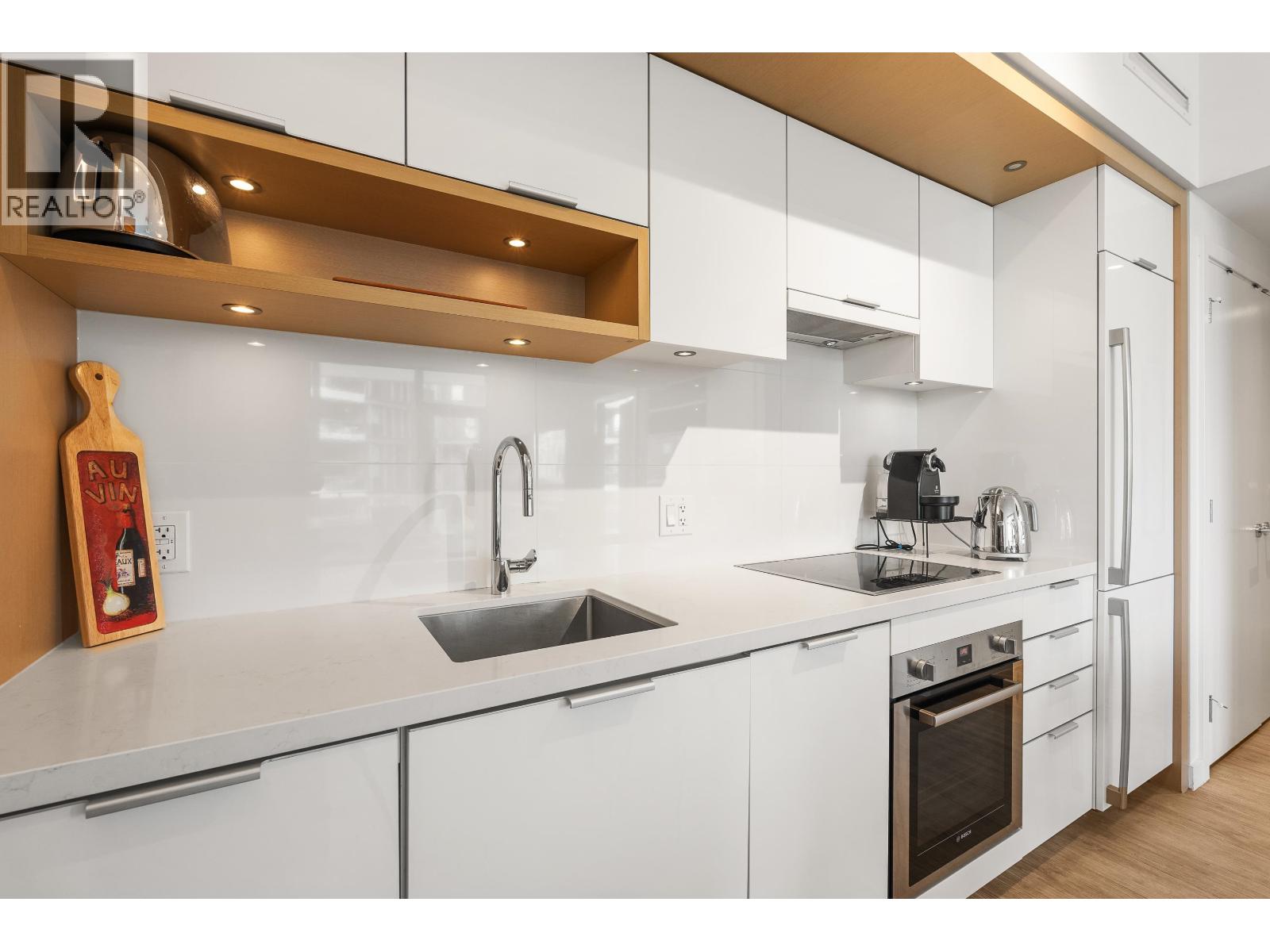 Photo 12 of 501 1661 Quebec Street, Vancouver BC