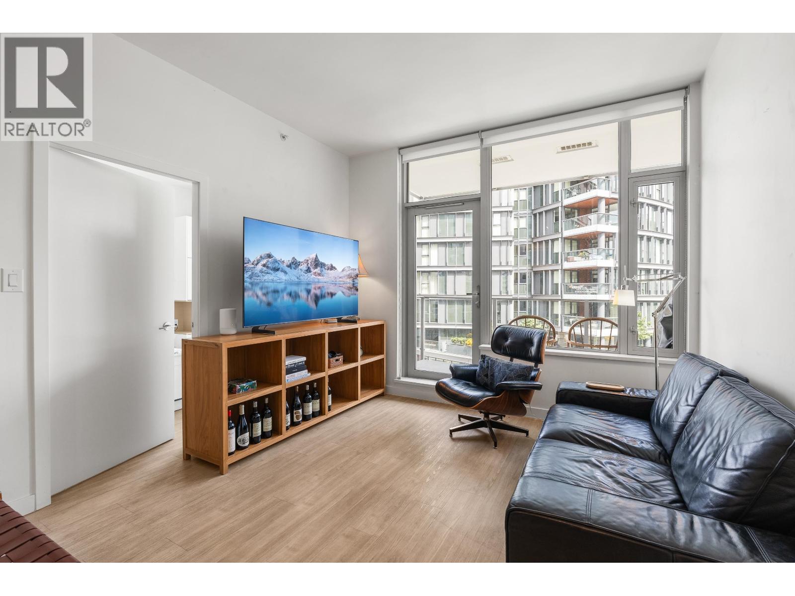 Photo 3 of 501 1661 Quebec Street, Vancouver BC