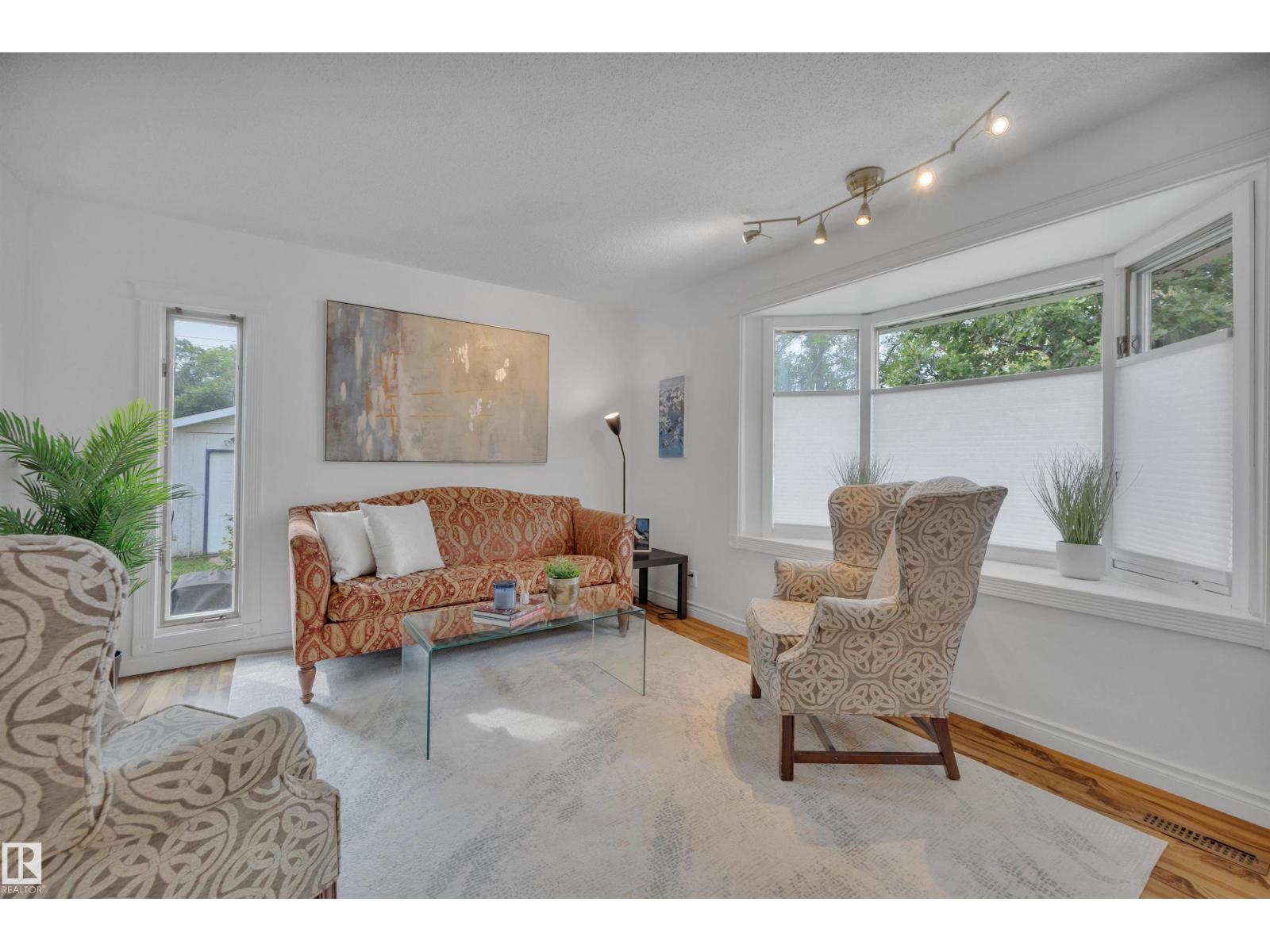 Photo 11 of 7225 95 St Nw, Edmonton AB