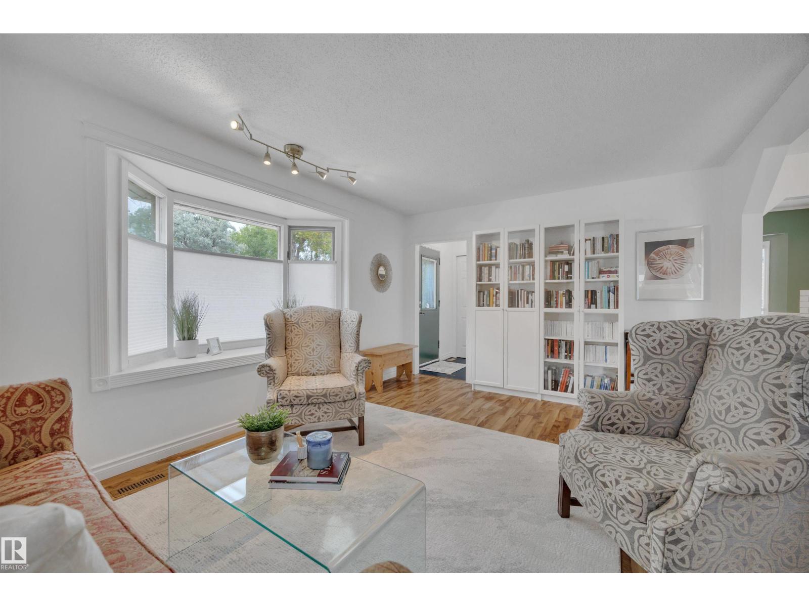 Photo 12 of 7225 95 St Nw, Edmonton AB