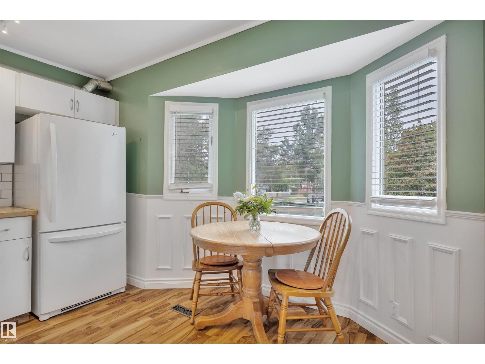 Photo 16 of 7225 95 St Nw, Edmonton AB