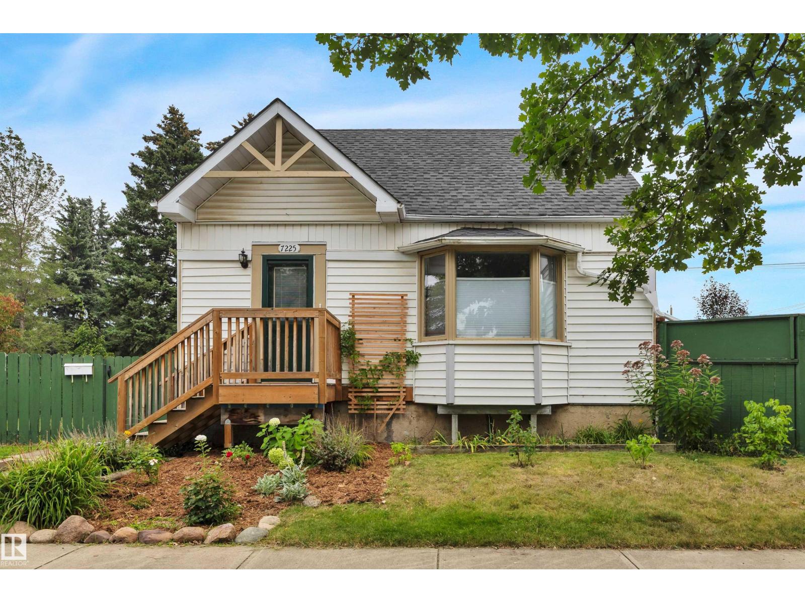 Photo 2 of 7225 95 St Nw, Edmonton AB