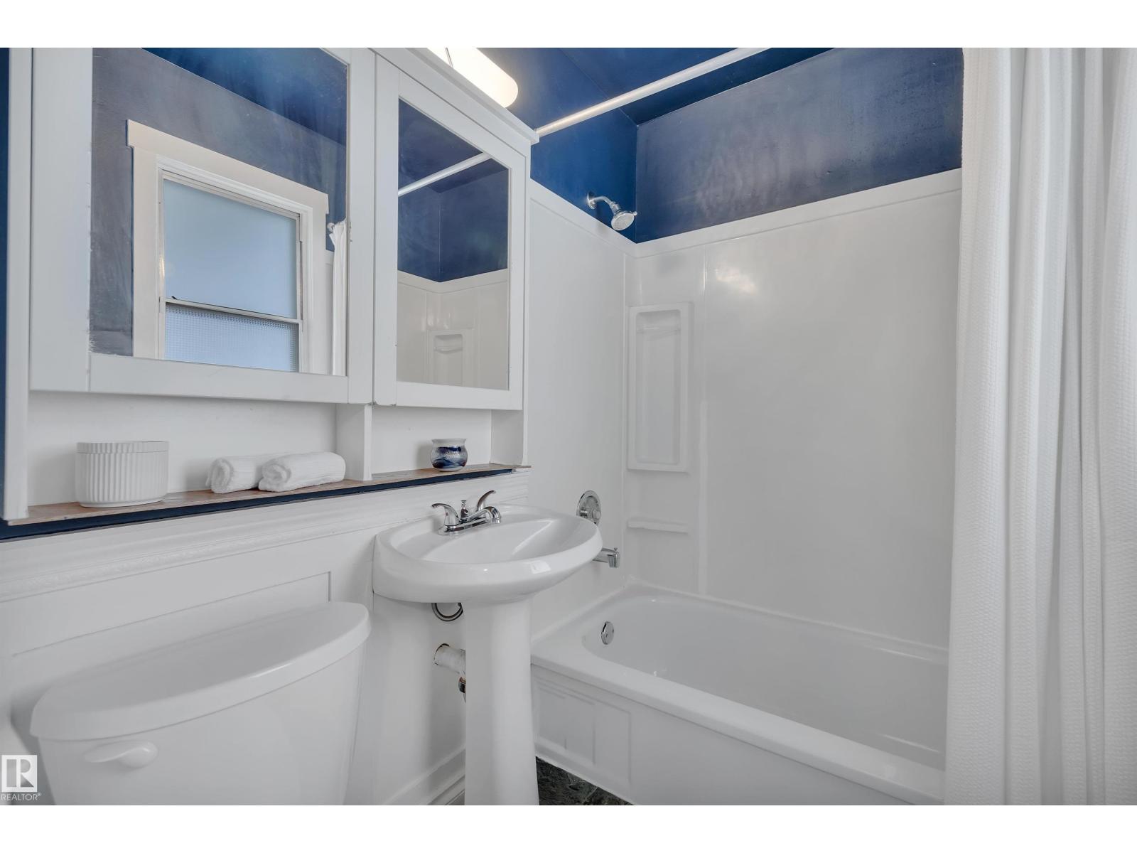 Photo 26 of 7225 95 St Nw, Edmonton AB
