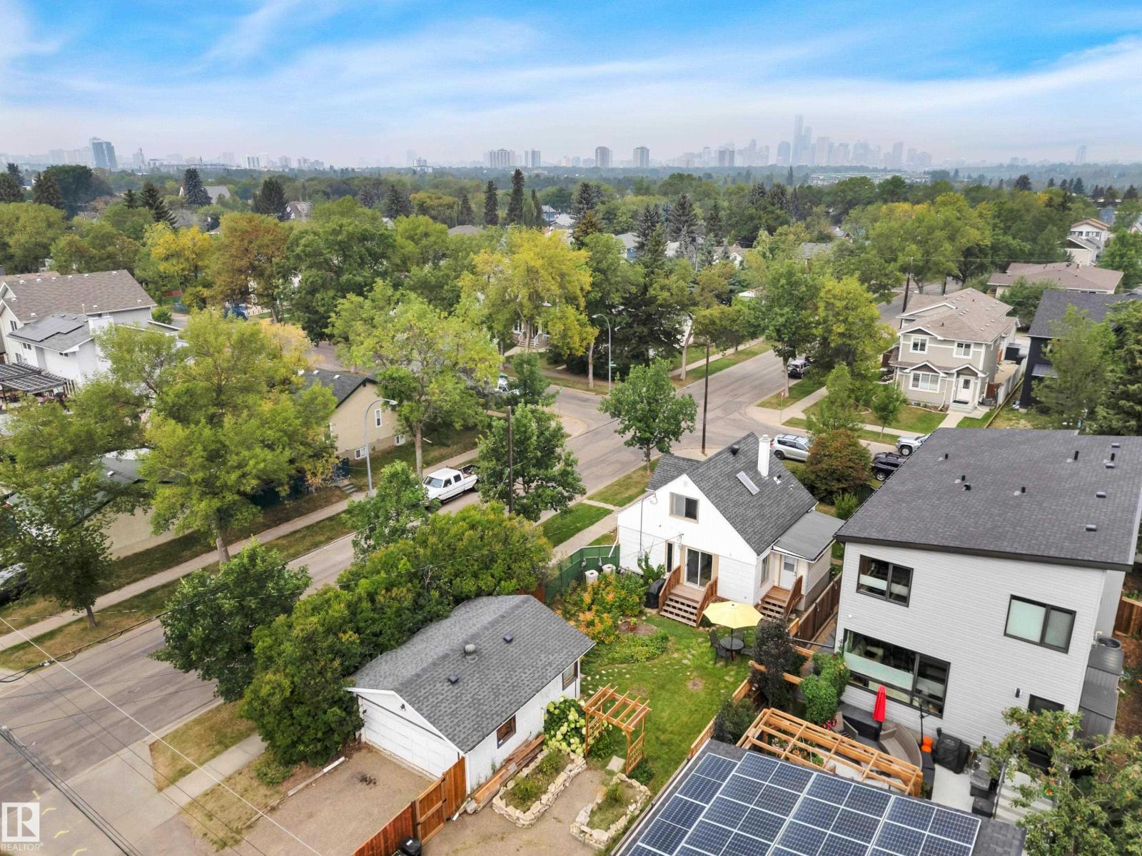 Photo 4 of 7225 95 St Nw, Edmonton AB