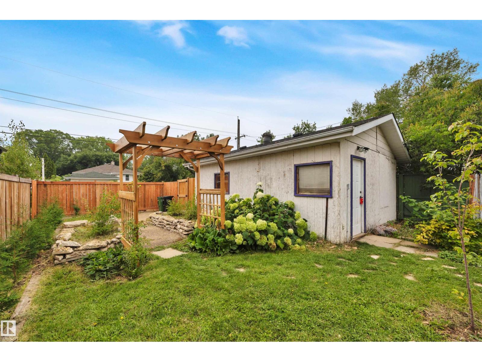 Photo 50 of 7225 95 St Nw, Edmonton AB