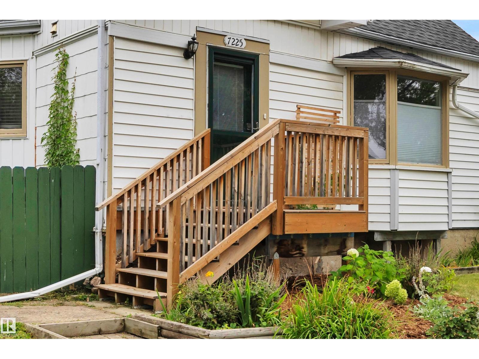 Photo 6 of 7225 95 St Nw, Edmonton AB