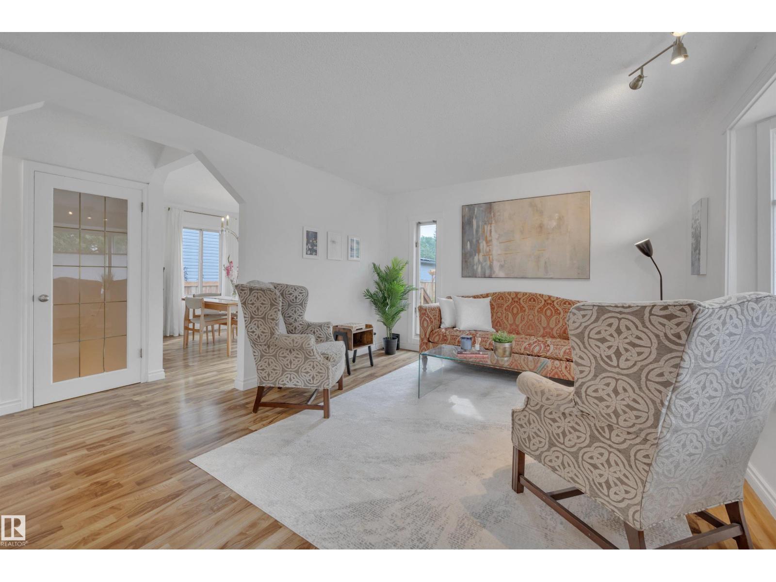 Photo 9 of 7225 95 St Nw, Edmonton AB