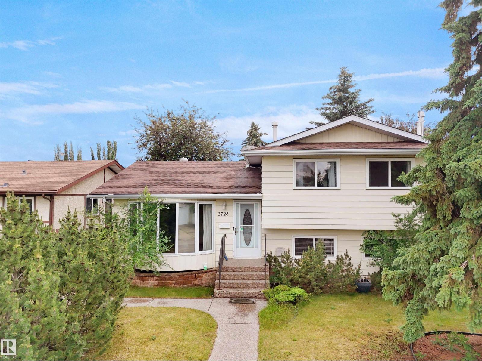 Photo 1 of 6723 40 Av Nw, Edmonton AB