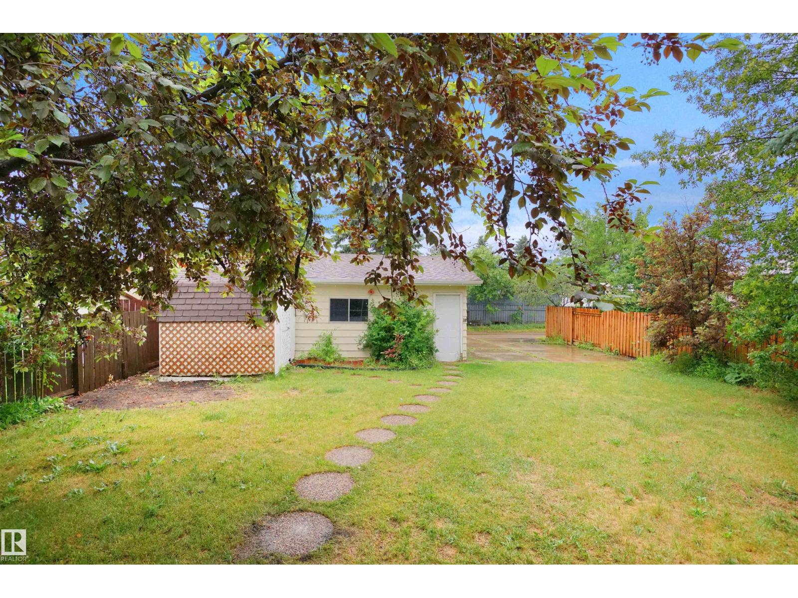 Photo 13 of 6723 40 Av Nw, Edmonton AB