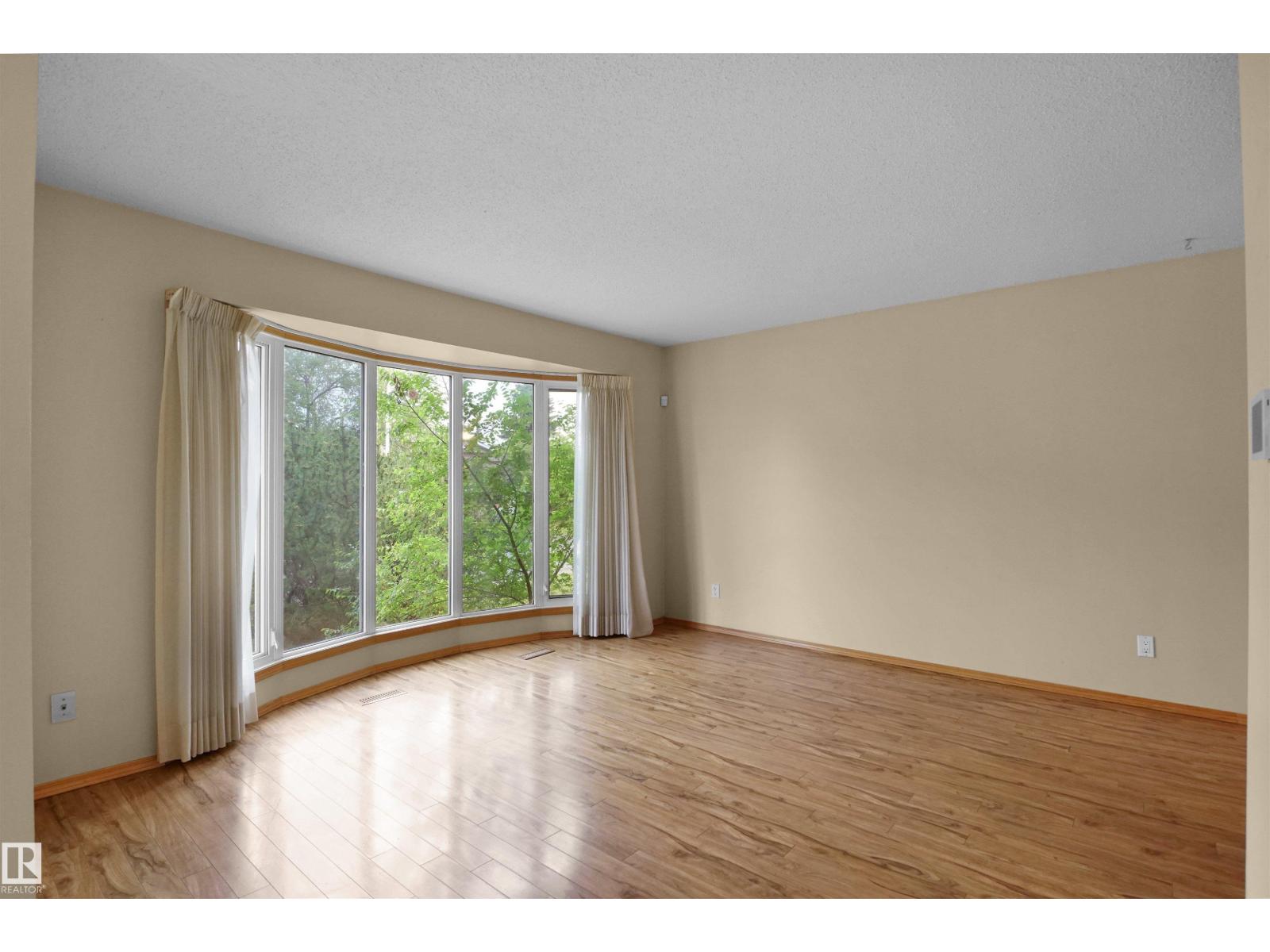 Photo 22 of 6723 40 Av Nw, Edmonton AB
