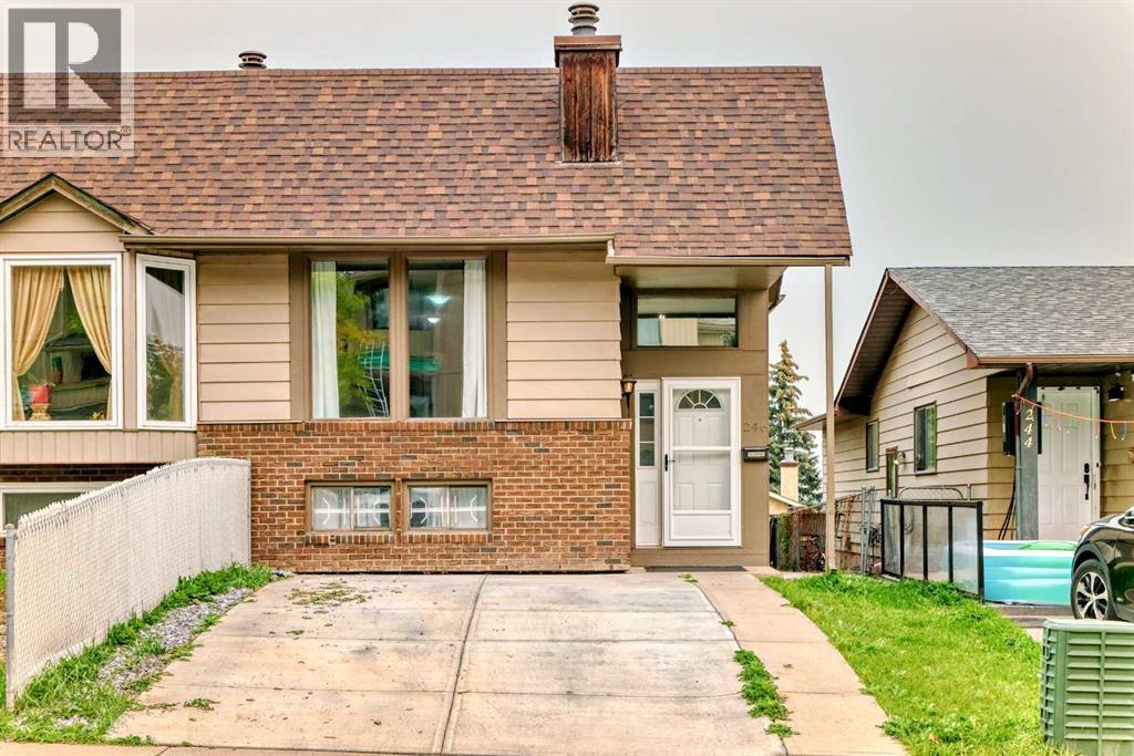 Photo 1 of 246 Berwick Drive Nw, Calgary AB