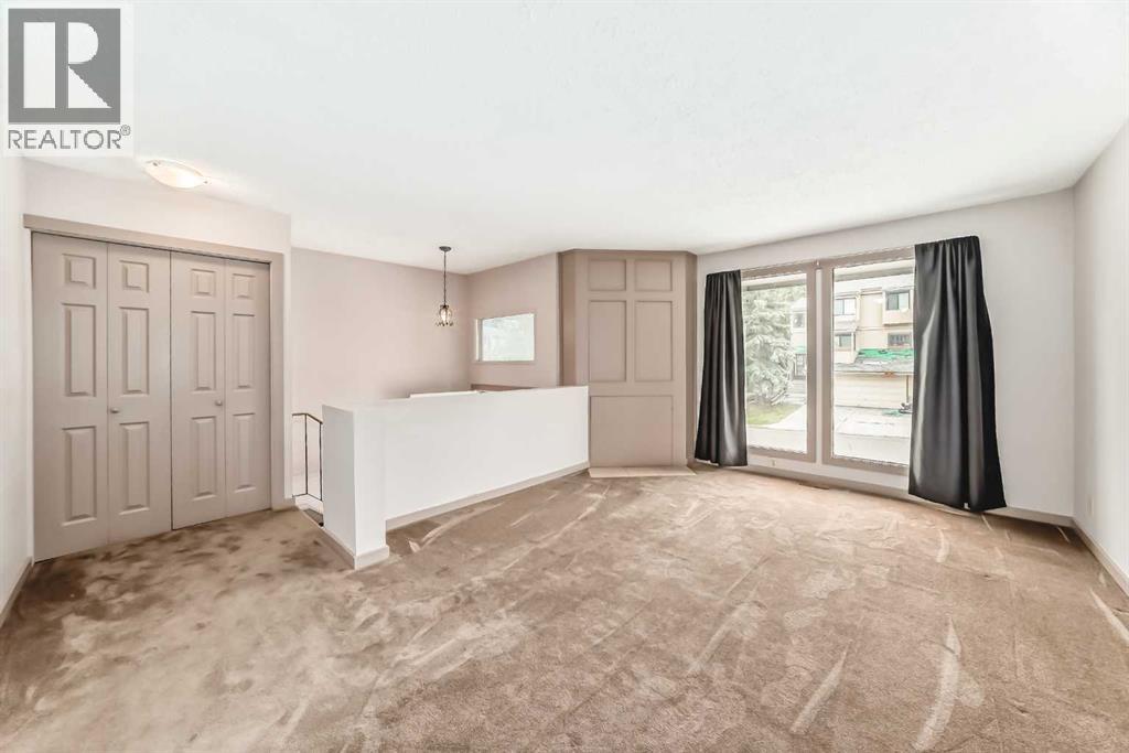 Photo 3 of 246 Berwick Drive Nw, Calgary AB