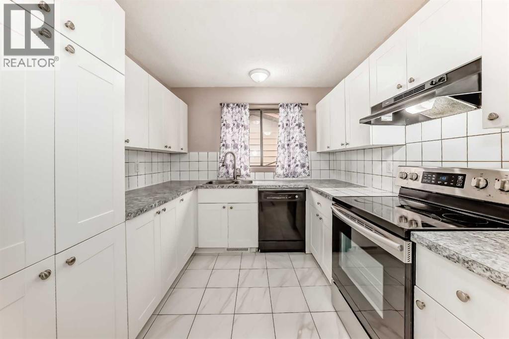 Photo 5 of 246 Berwick Drive Nw, Calgary AB