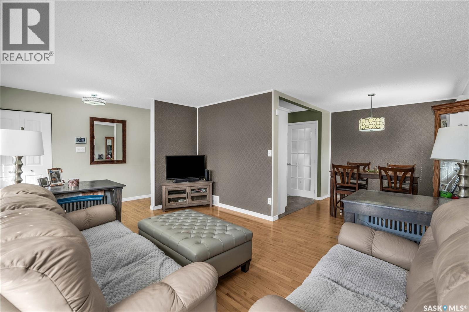 Photo 4 of 34 Scrivener Crescent, Regina SK