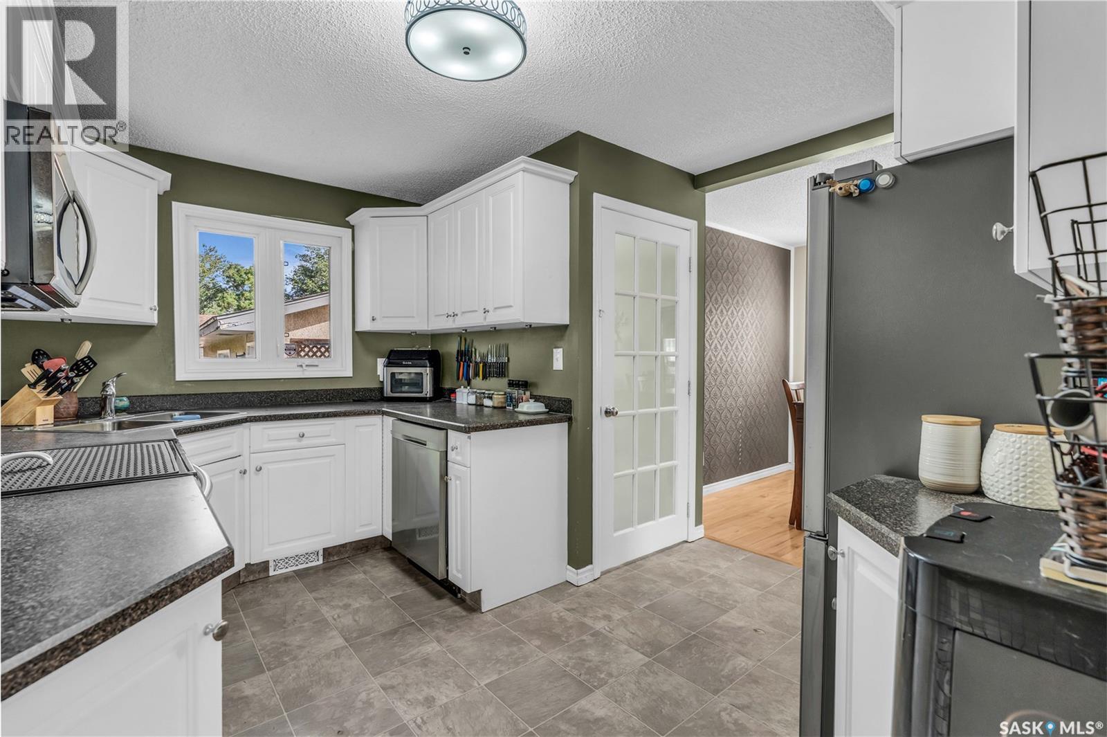 Photo 9 of 34 Scrivener Crescent, Regina SK