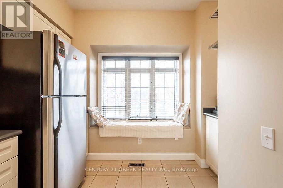 Photo 10 of 16 5080 Fairview Street, Burlington ON