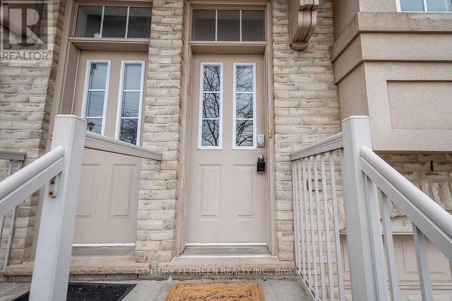 Photo 2 of 16 5080 Fairview Street, Burlington ON