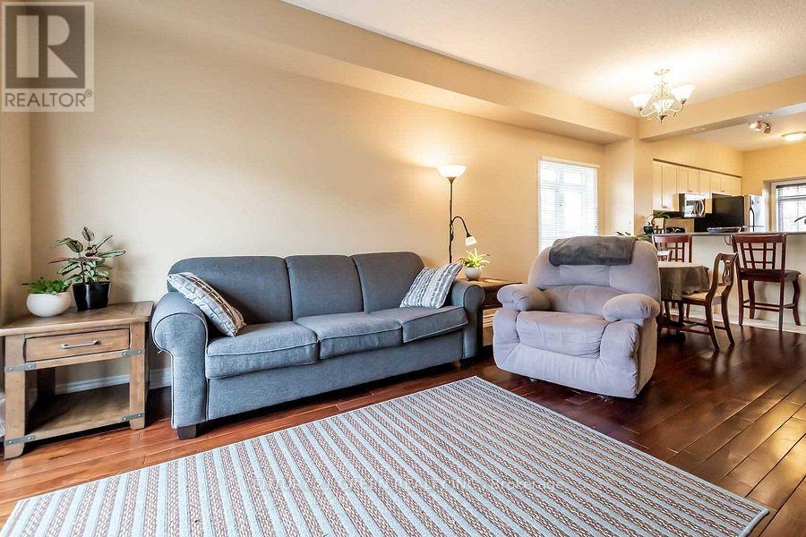 Photo 4 of 16 5080 Fairview Street, Burlington ON