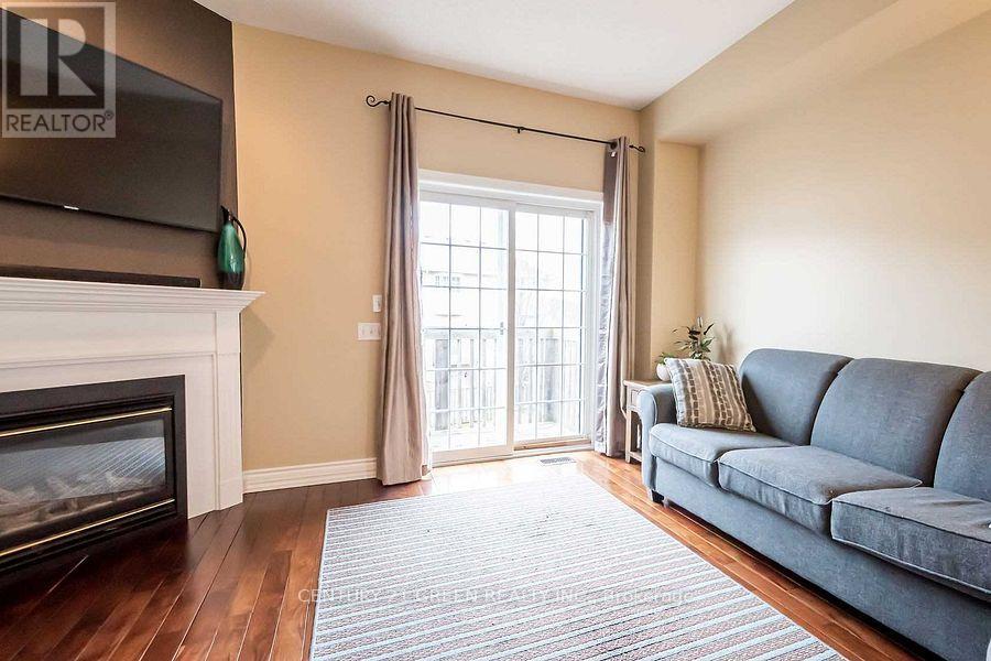 Photo 5 of 16 5080 Fairview Street, Burlington ON