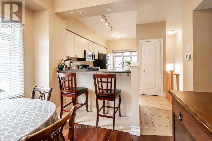Photo 8 of 16 5080 Fairview Street, Burlington ON