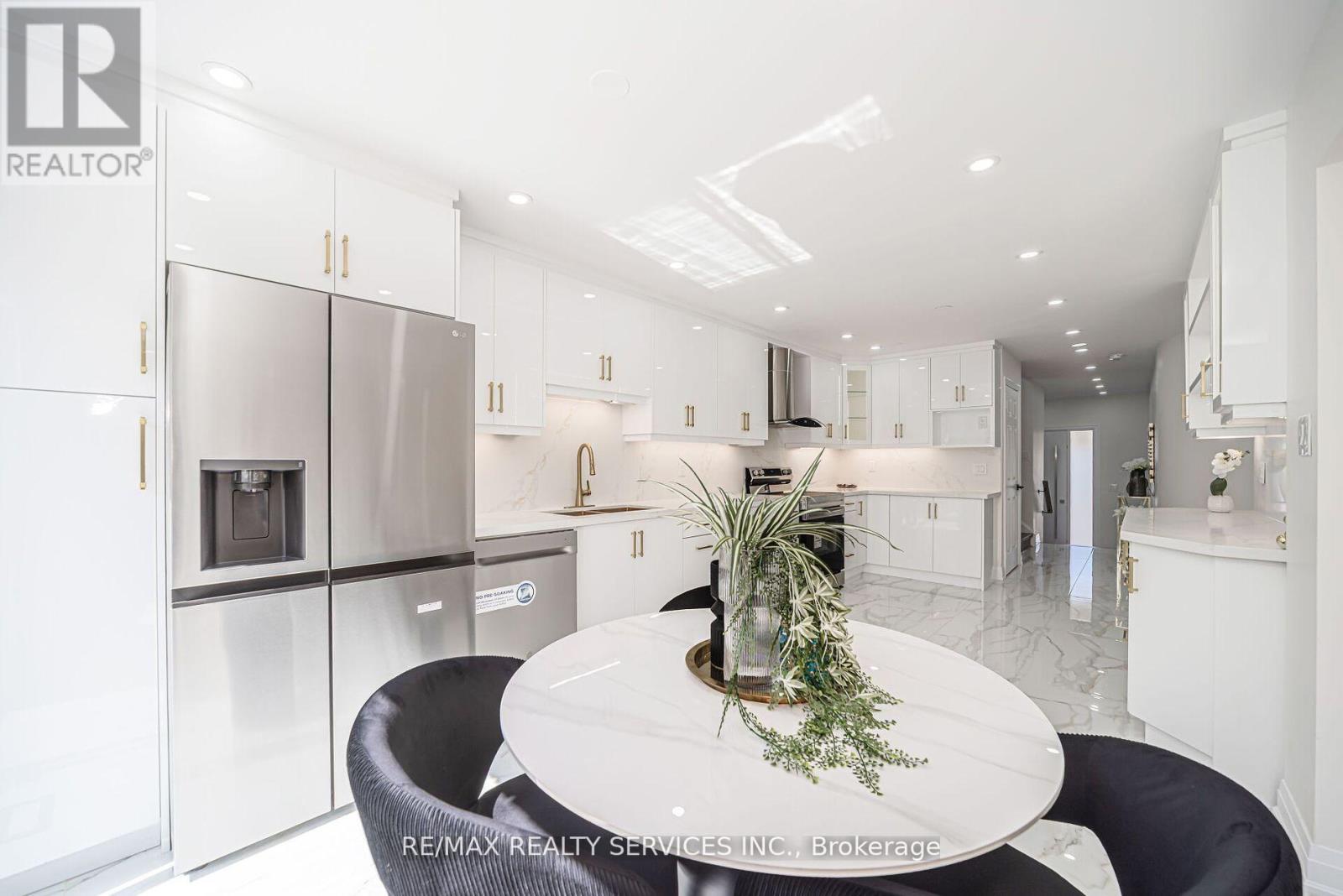 Photo 10 of 10 Linderwood Drive, Brampton ON