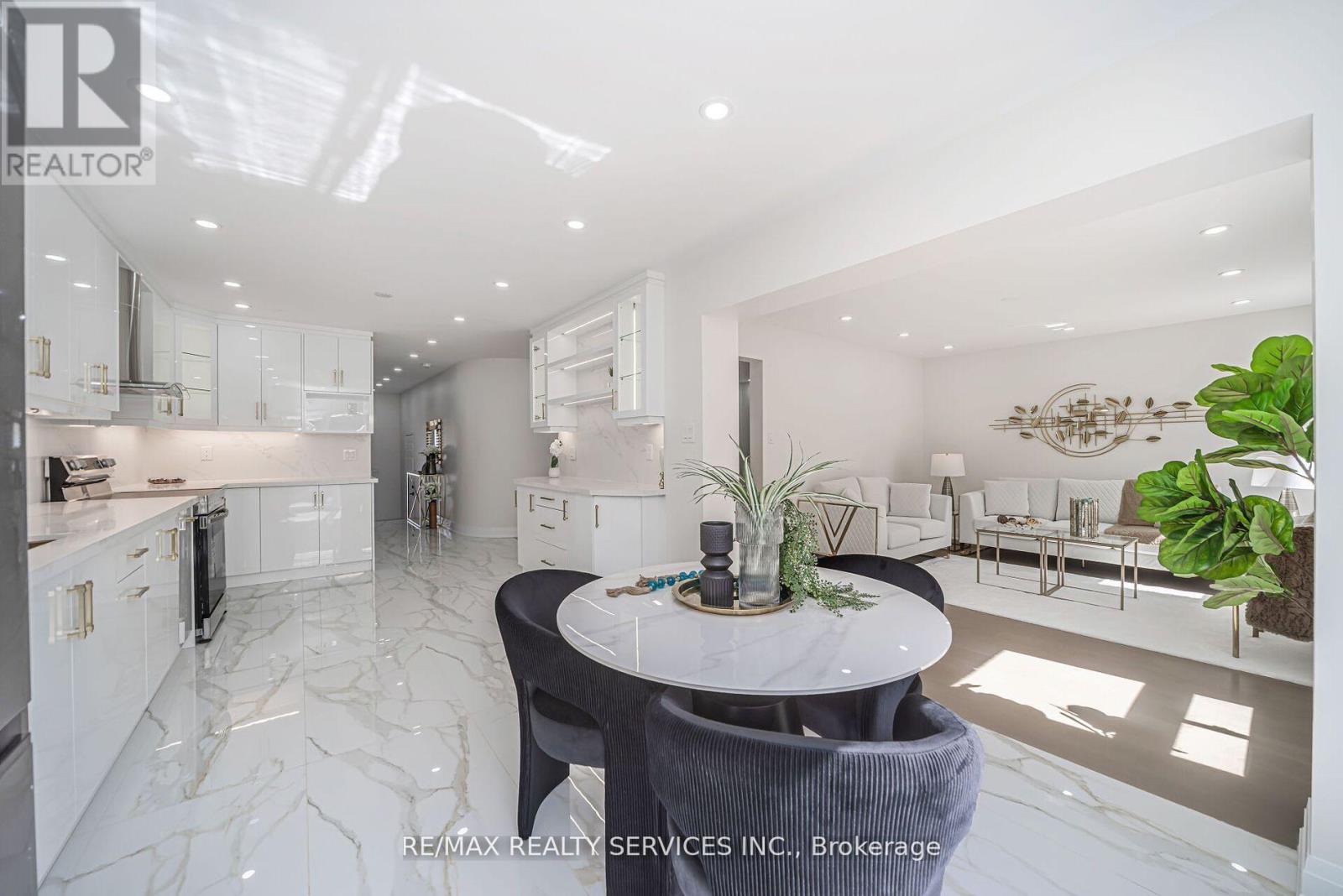 Photo 11 of 10 Linderwood Drive, Brampton ON