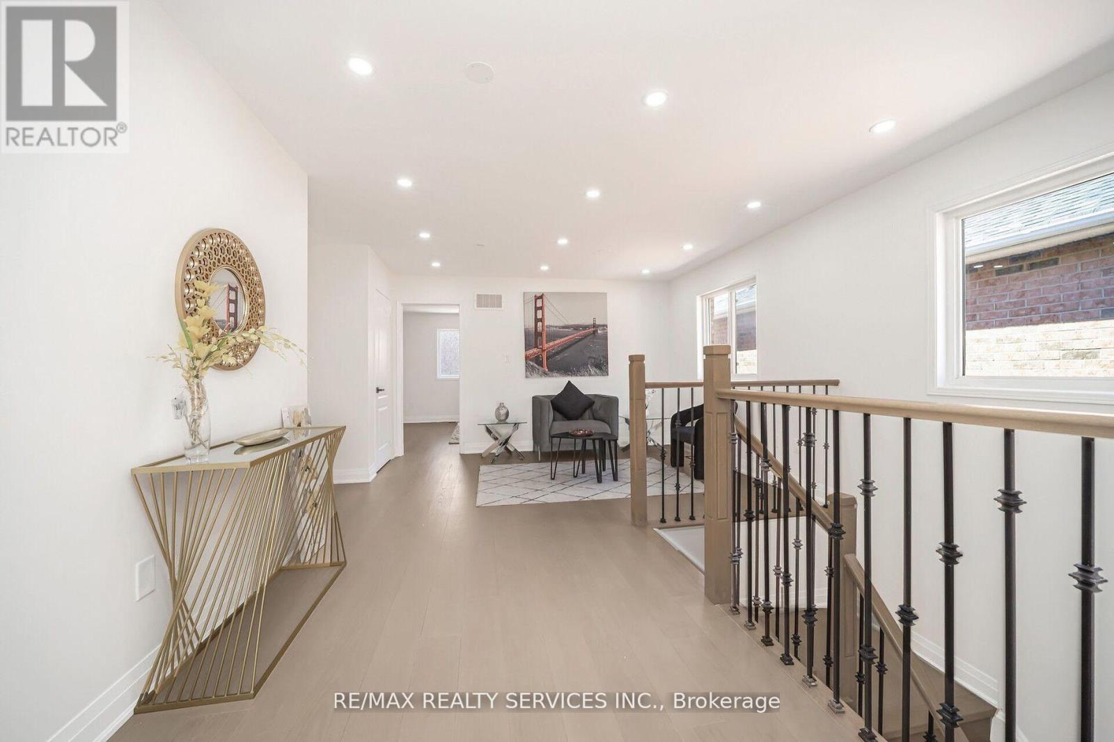 Photo 20 of 10 Linderwood Drive, Brampton ON