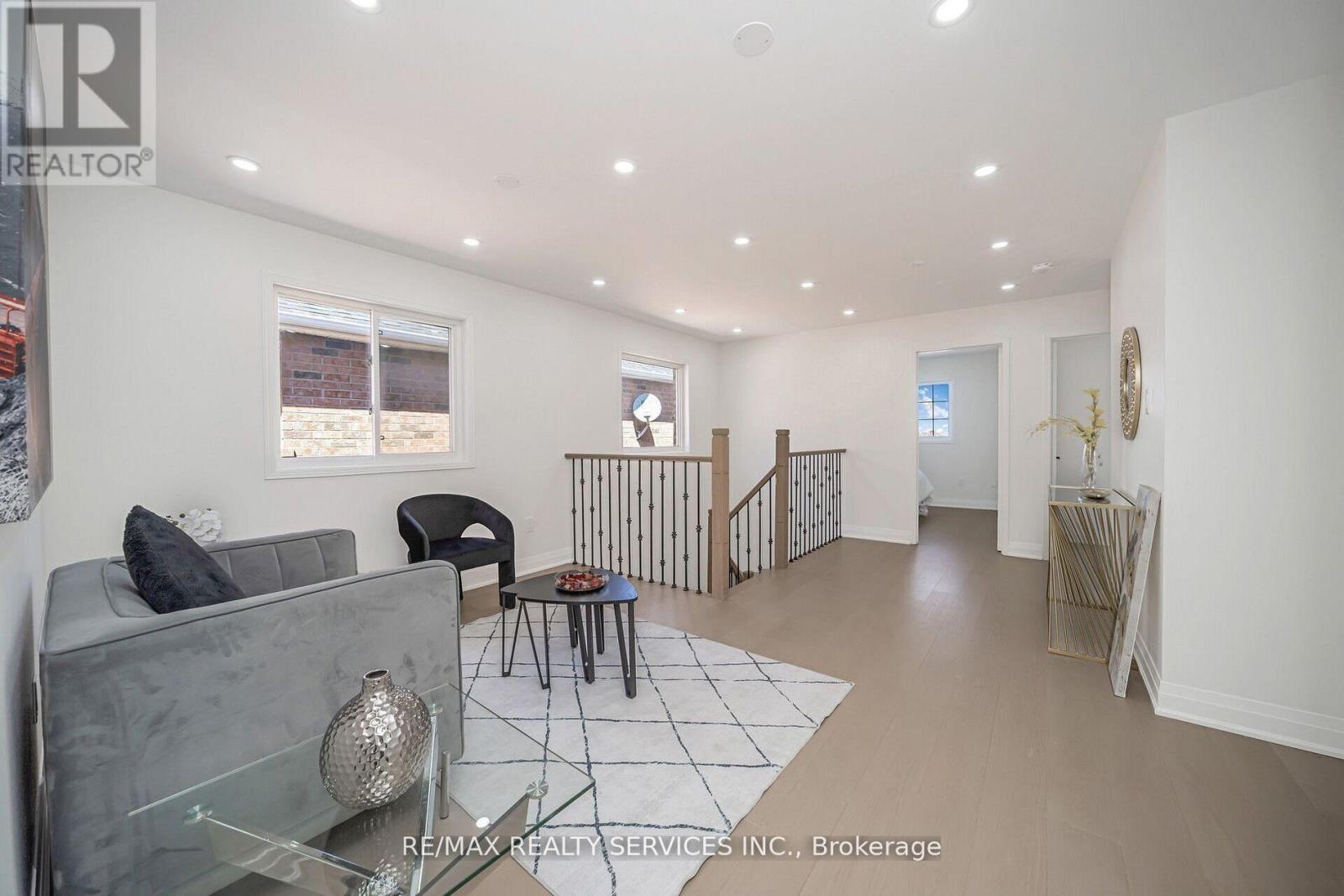 Photo 21 of 10 Linderwood Drive, Brampton ON