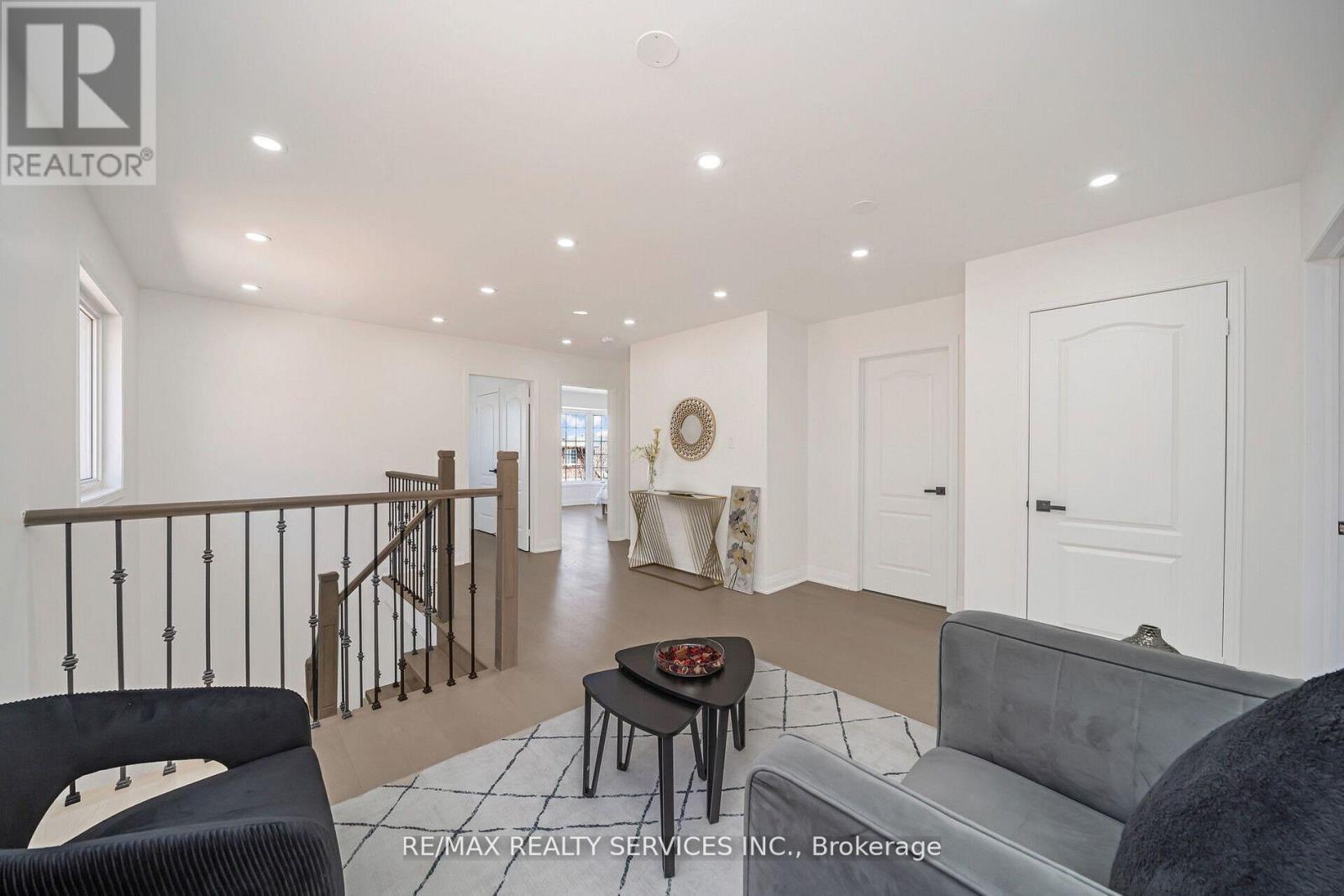 Photo 22 of 10 Linderwood Drive, Brampton ON