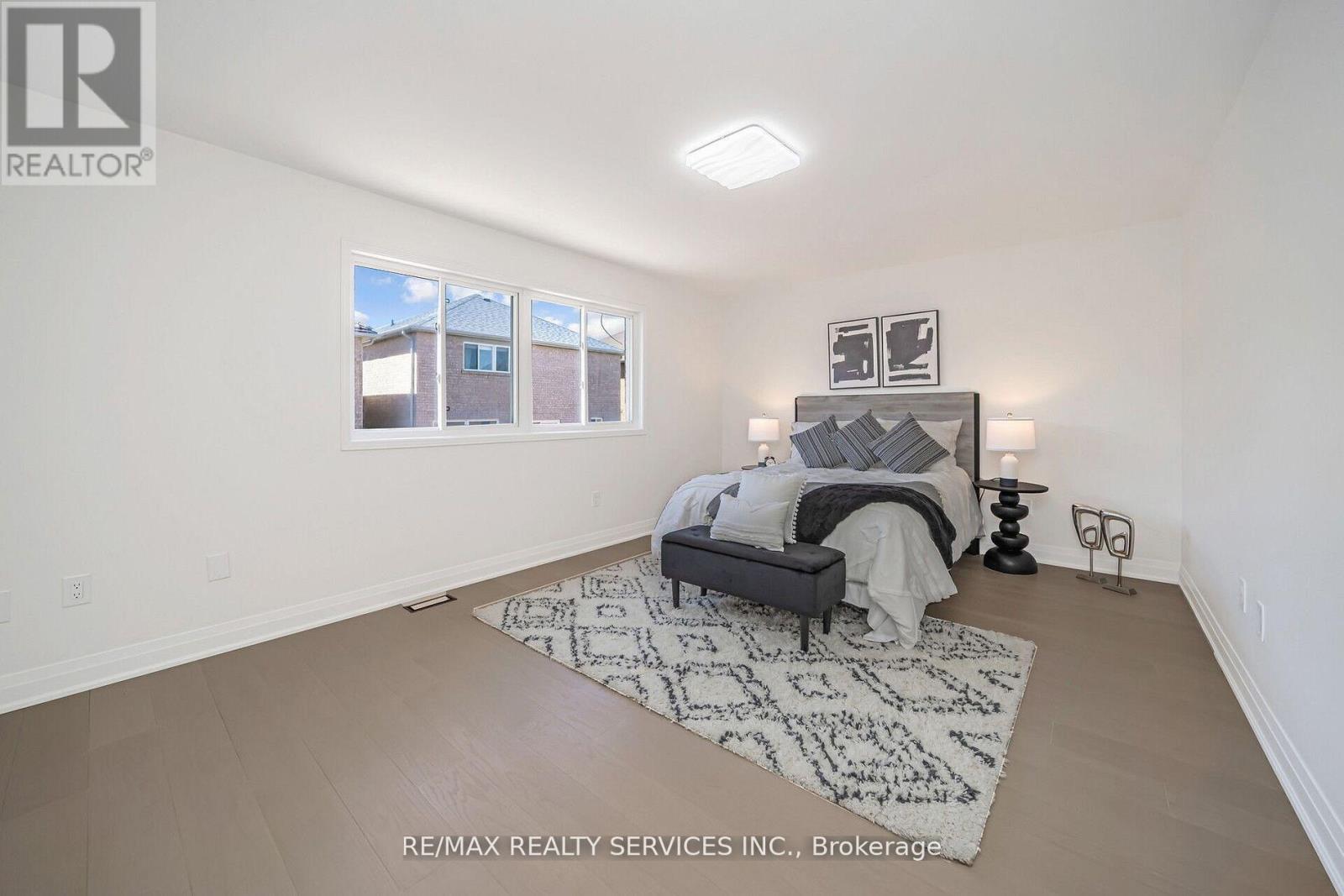 Photo 24 of 10 Linderwood Drive, Brampton ON