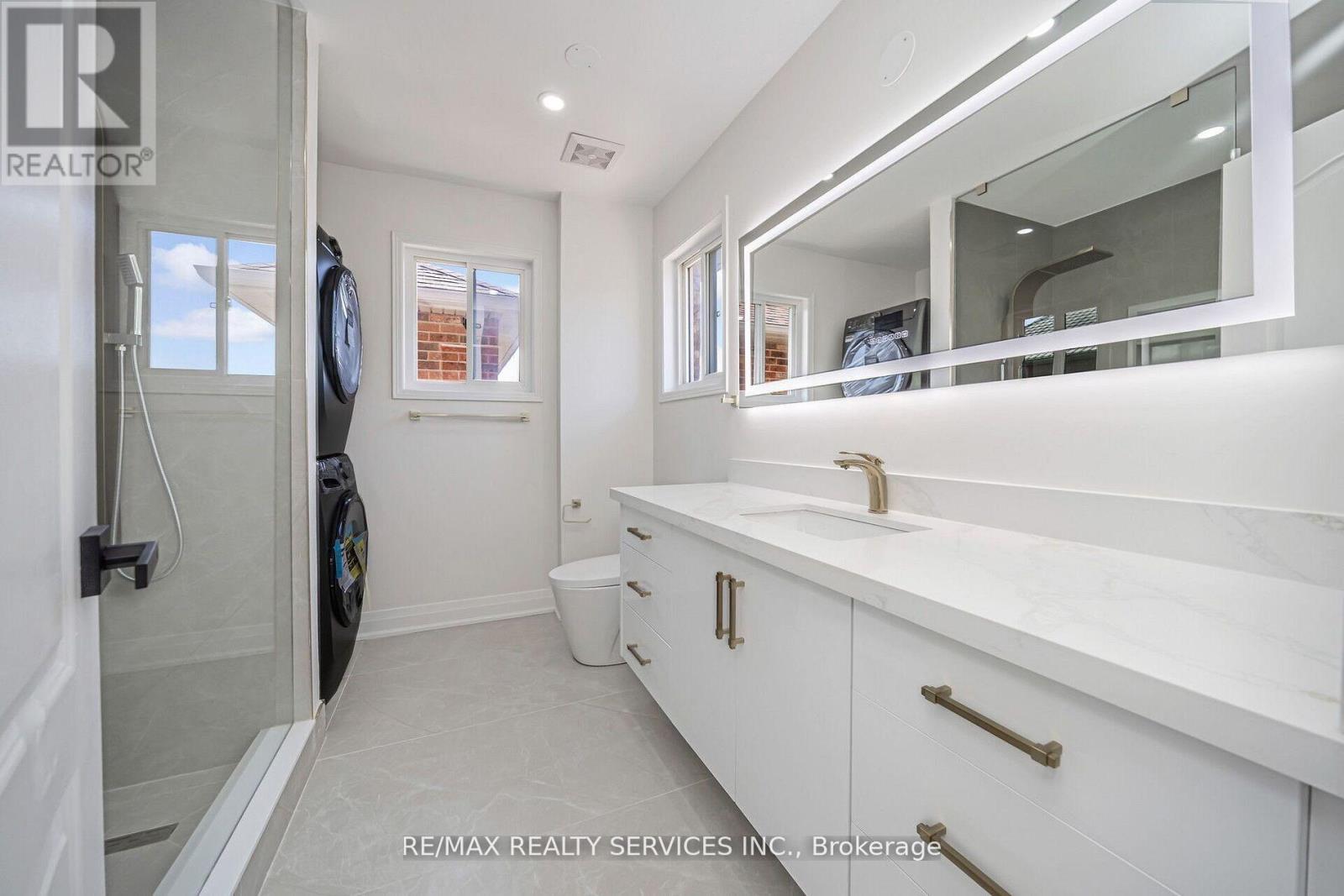Photo 26 of 10 Linderwood Drive, Brampton ON