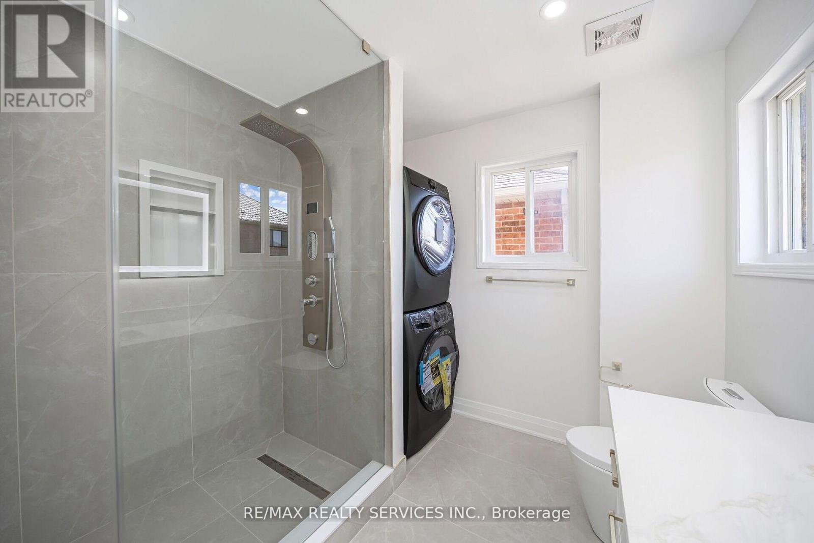 Photo 27 of 10 Linderwood Drive, Brampton ON