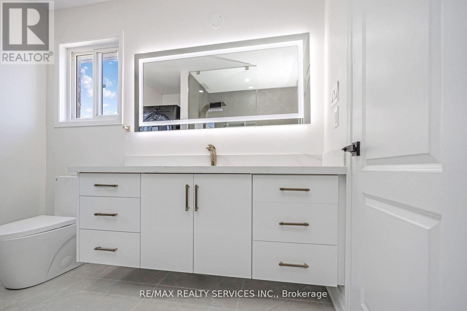 Photo 28 of 10 Linderwood Drive, Brampton ON
