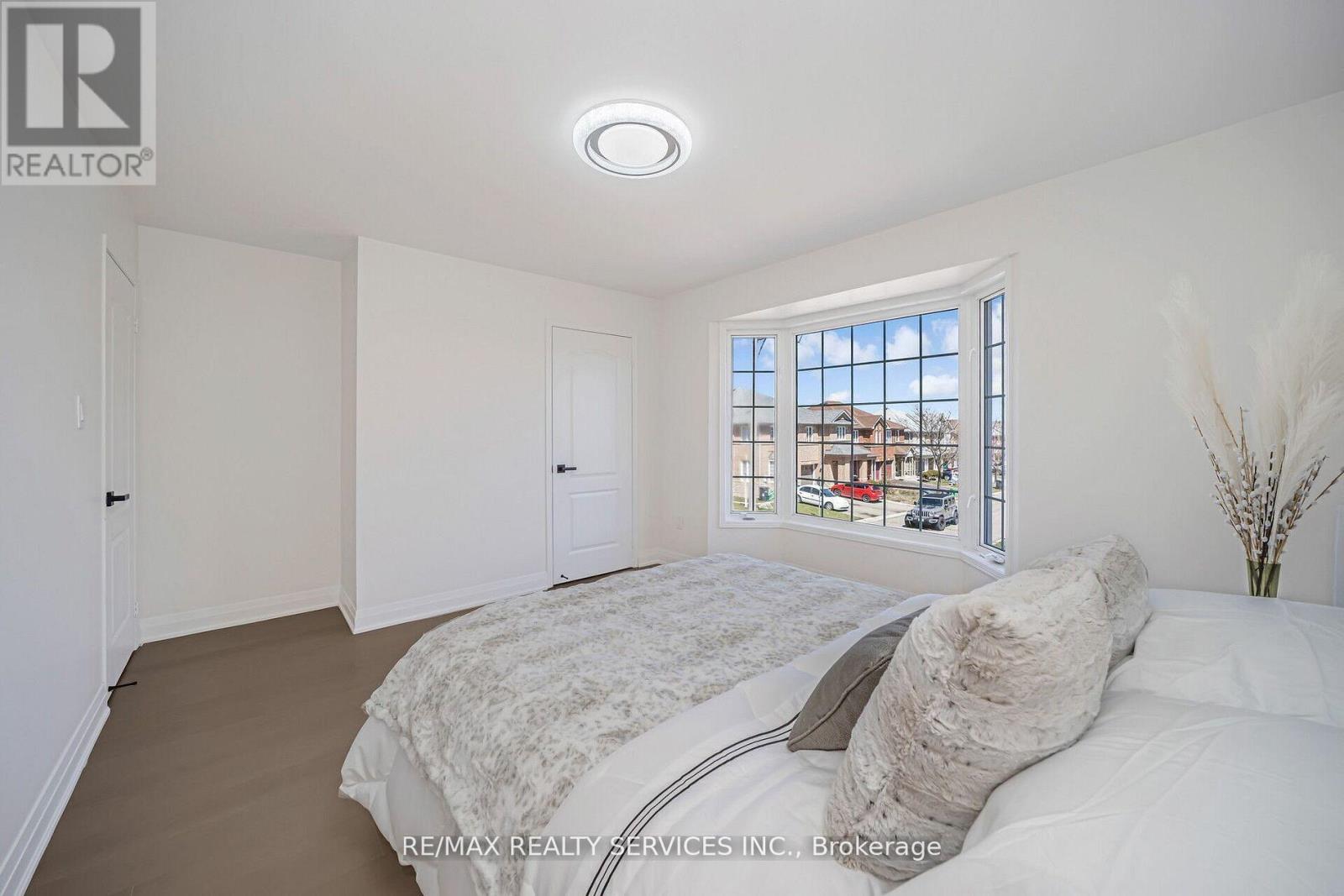 Photo 29 of 10 Linderwood Drive, Brampton ON