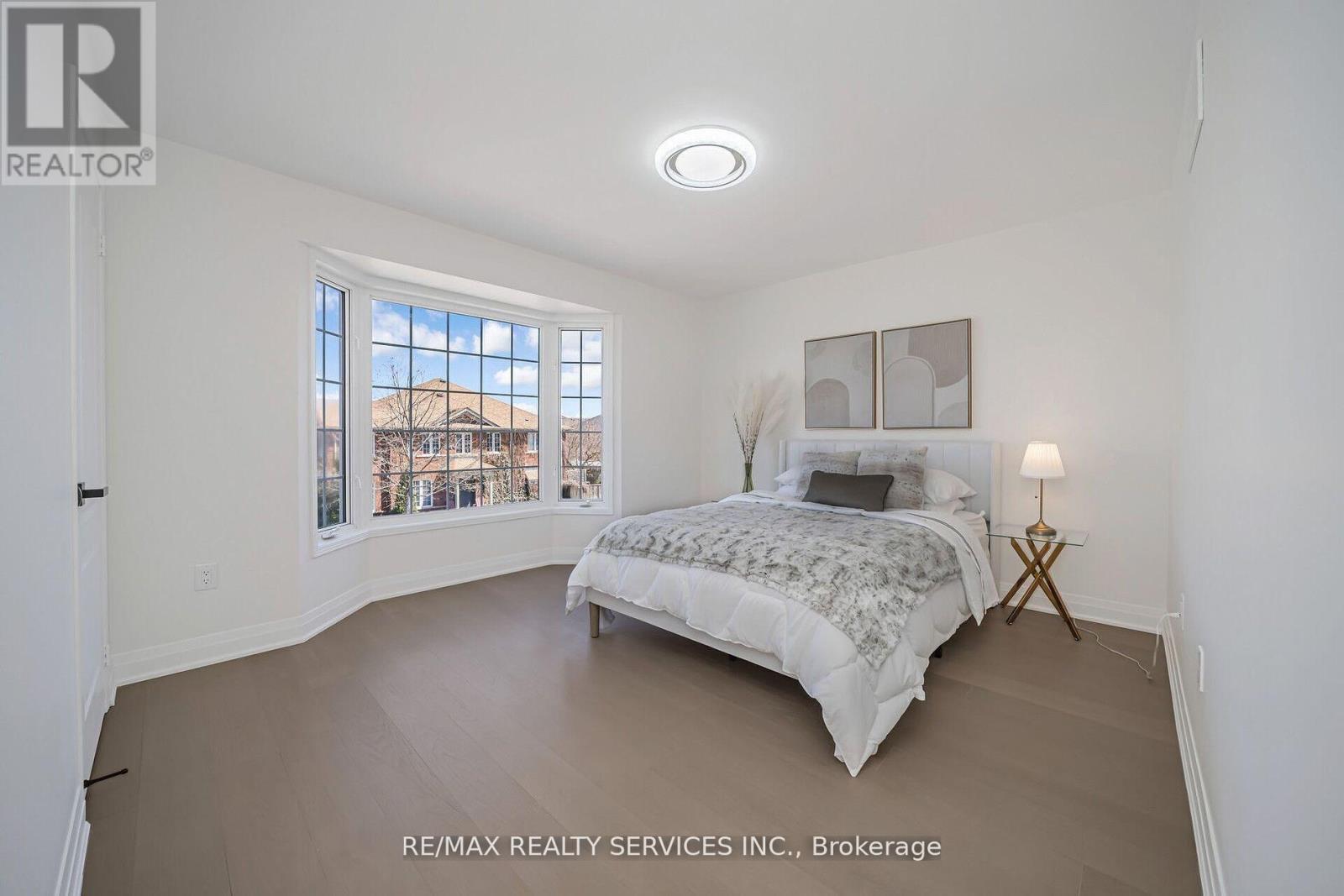 Photo 30 of 10 Linderwood Drive, Brampton ON
