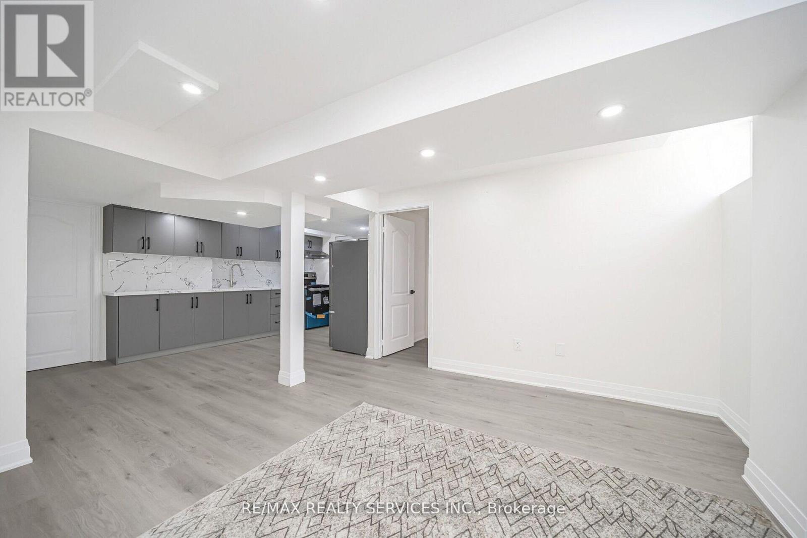 Photo 39 of 10 Linderwood Drive, Brampton ON