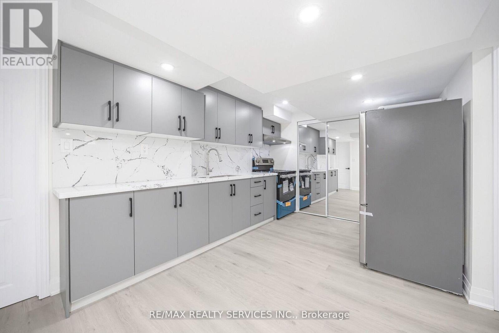 Photo 41 of 10 Linderwood Drive, Brampton ON