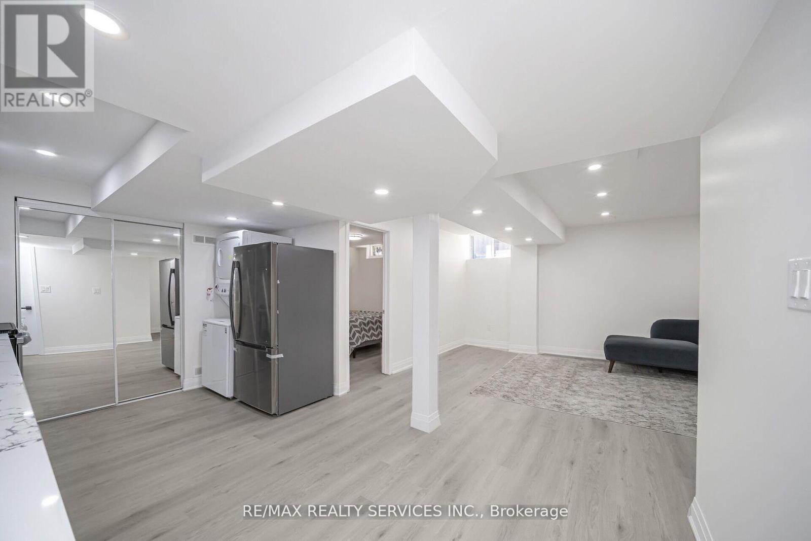 Photo 42 of 10 Linderwood Drive, Brampton ON