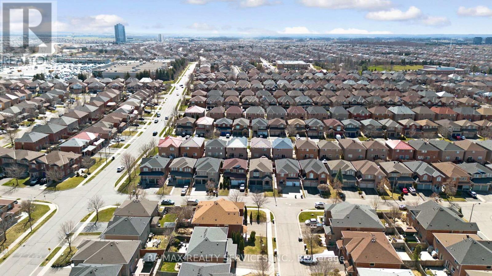 Photo 45 of 10 Linderwood Drive, Brampton ON