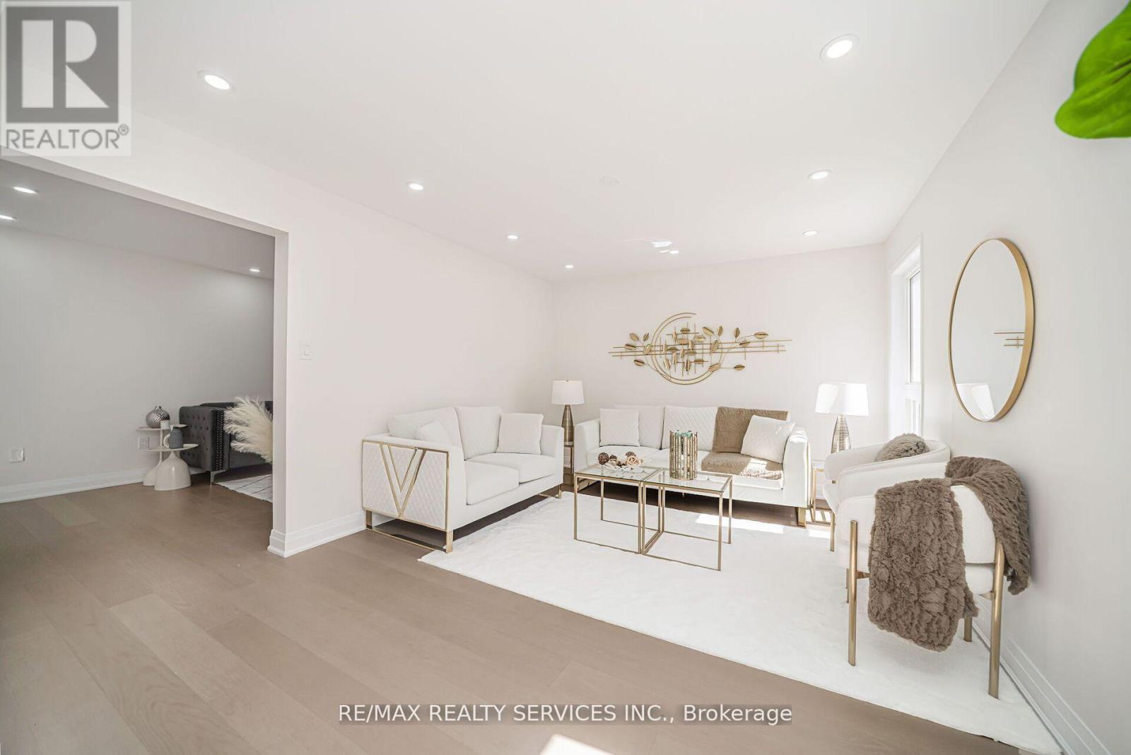 Photo 5 of 10 Linderwood Drive, Brampton ON