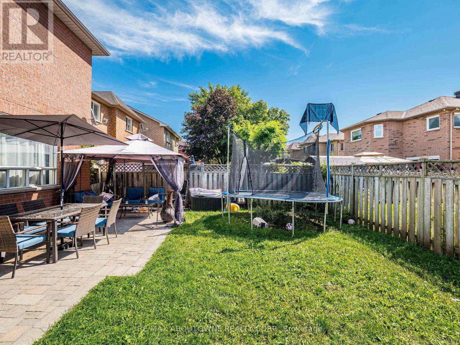 Photo 44 of 6284 Glen Meadows Road, Mississauga ON