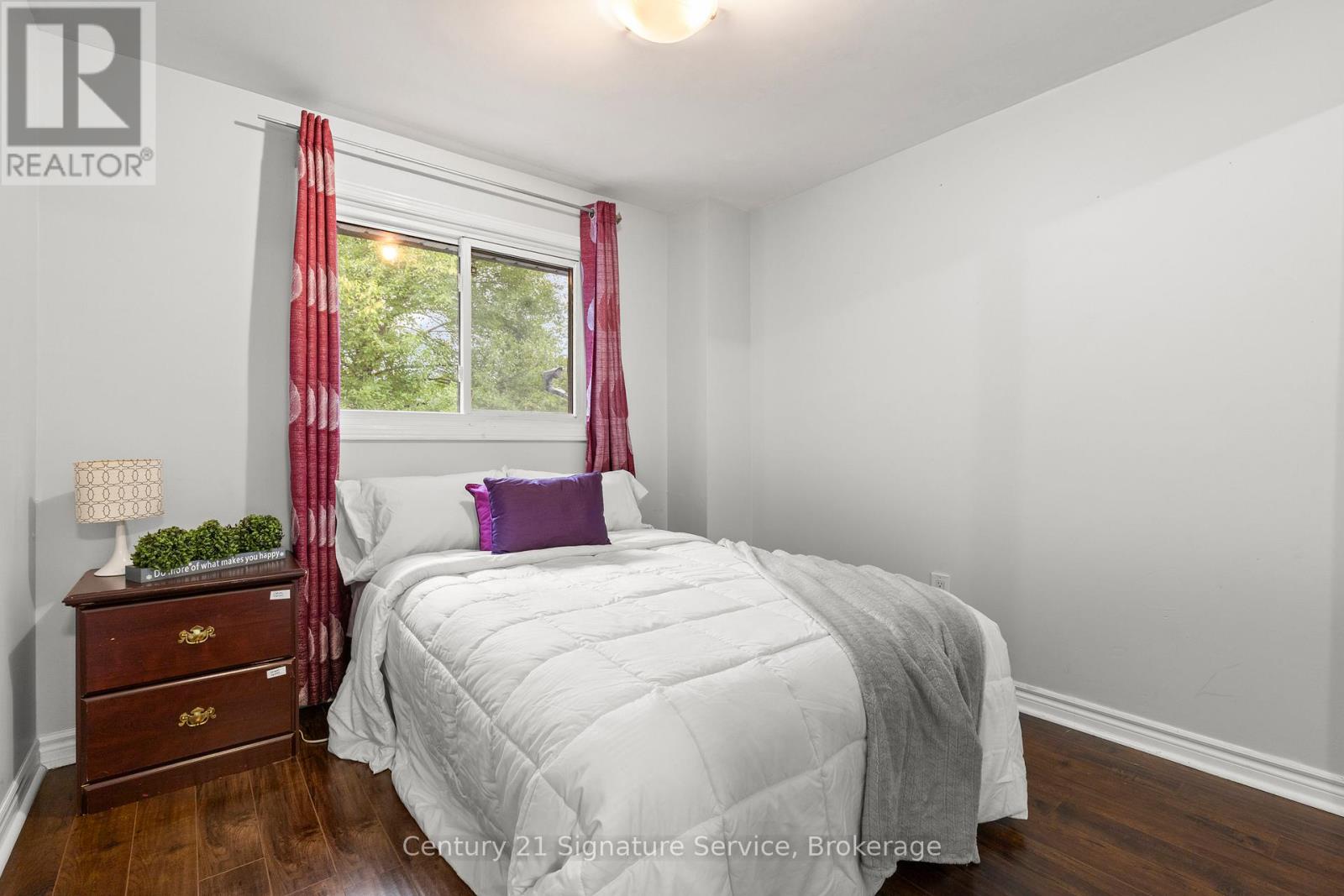 Photo 10 of 113 Mill Street N, Brampton ON