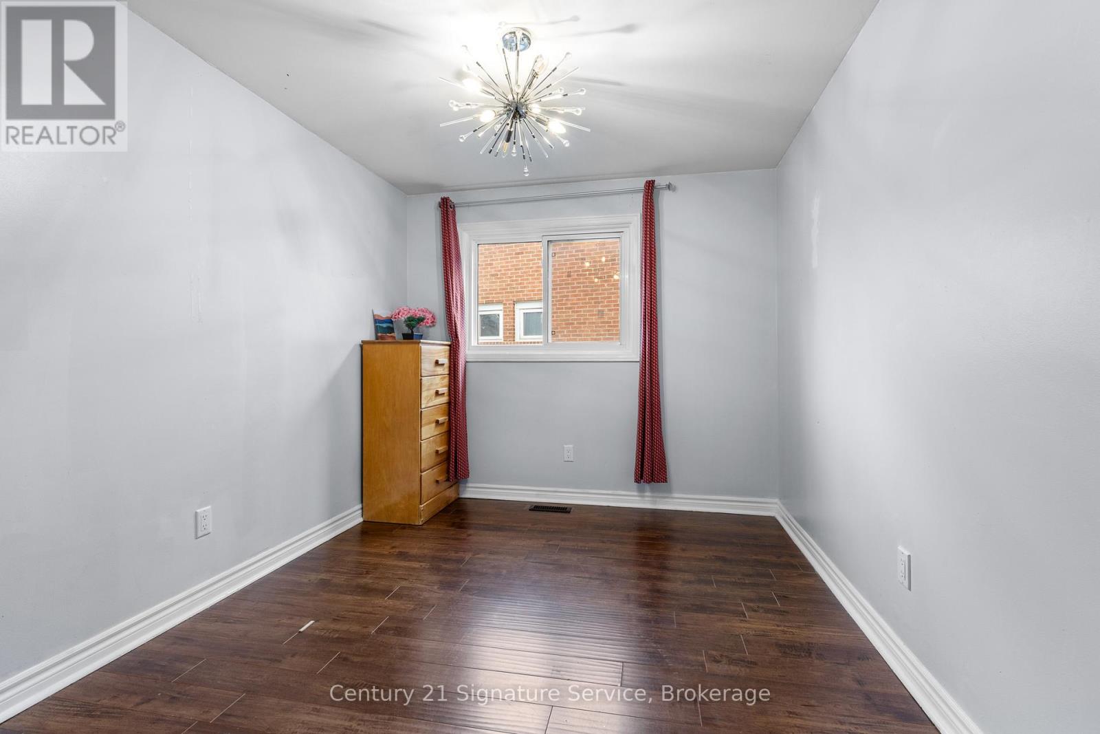 Photo 12 of 113 Mill Street N, Brampton ON